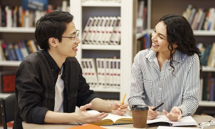 Begini Strategi Chat Waktu PDKT Biar Waktu dan Perasaan Nggak Kebuang, Jangan Asal!