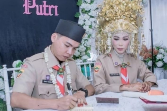 Viral! Pasangan Pengantin Gelar Akad Nikah dengan Kenakan Seragam Pramuka, Ini Kata Netizen