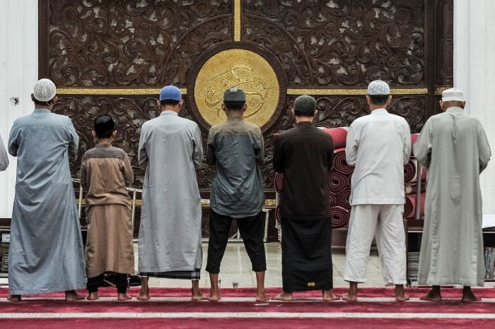 Niat dan Tata Cara Sholat Tarawih Sendiri di Rumah