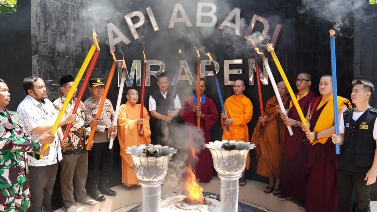 Mengenal Makna Api Dharma dalam Perayaan Waisak 2025