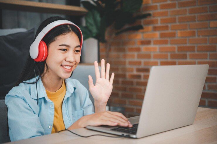 Digital Intimacy vs Real Connection: Saat Dunia Maya Gak Bisa Obati Rasa Kesepian