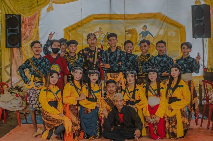Kuda Kepang Grup Timbul Budaya di Desa Luwenglor Purworejo, Menulusuri Sejarah dan Aspek Pertunjukannya