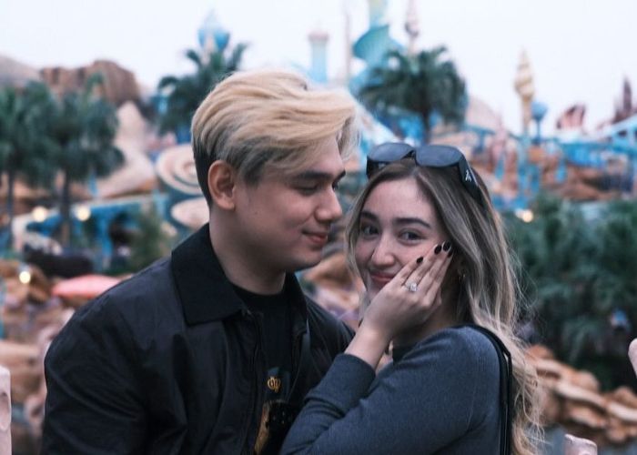 Mimpi Ranty Maria Dilamar di Disneyland Terwujud, Rayn Wijaya Berlutut Berikan Cincin