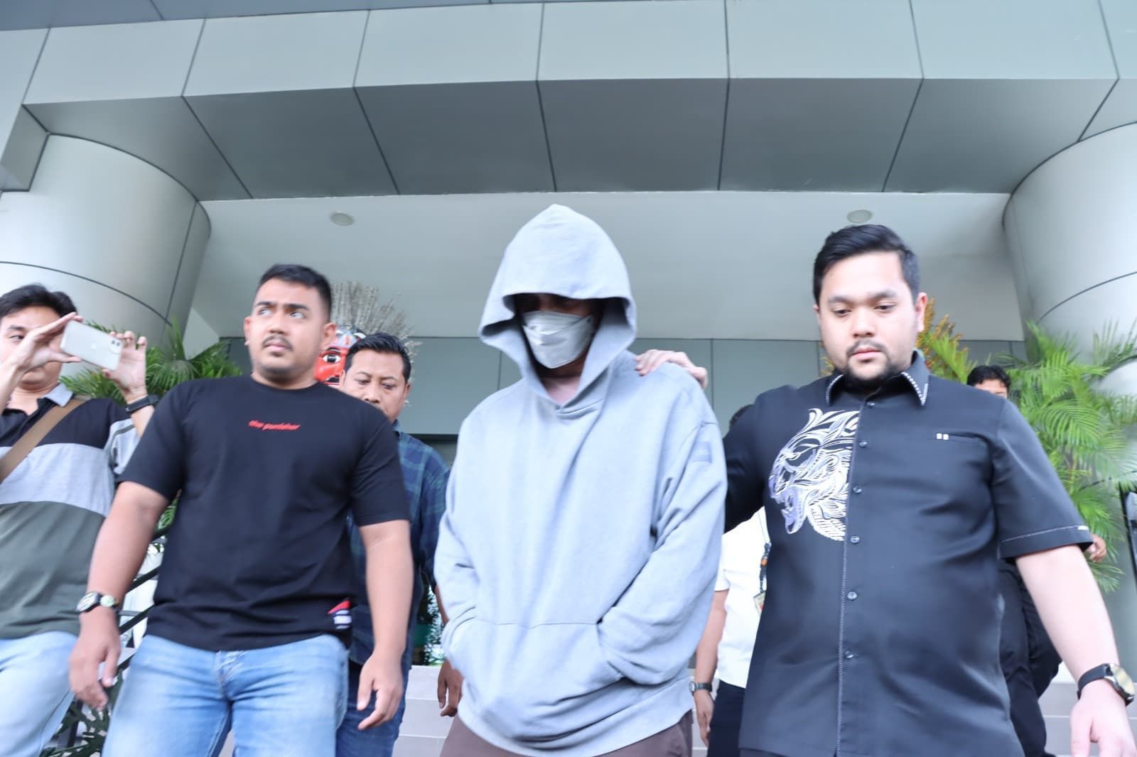 Kaleidoskop 2025: Perselisihan Artis dan Kasus Hukum yang Seret Publik Figur Tanah Air