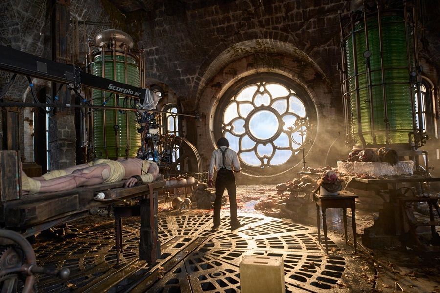 Guillermo del Toro Hidupkan Kembali Frankenstein dengan Sentuhan Baru