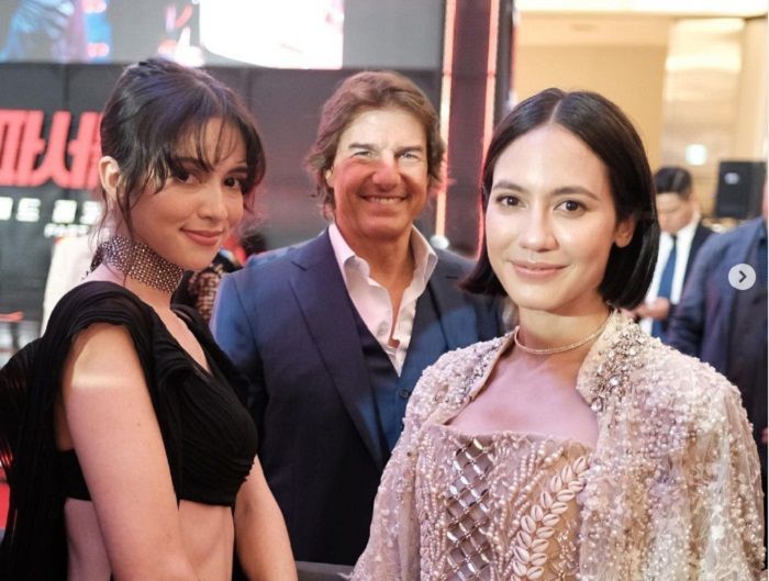 Potret Cantik Pevita Pearce Saat Foto Bareng Tom Cruise di Korea, Dipuji Netizen