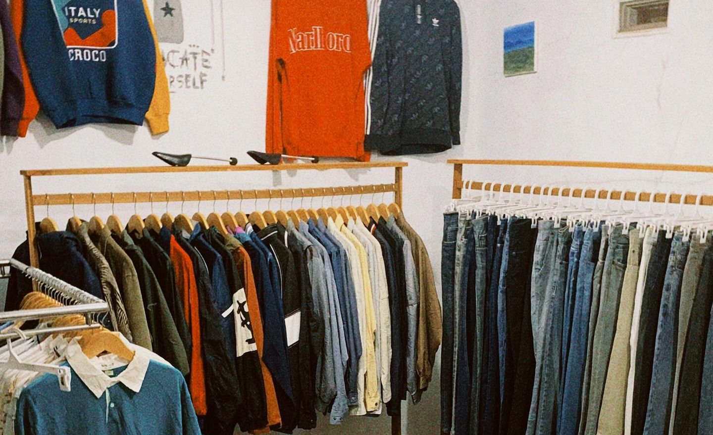 Thrift vs Fast Fashion: Kenapa Gen Z Lebih Milih Baju Bekas?