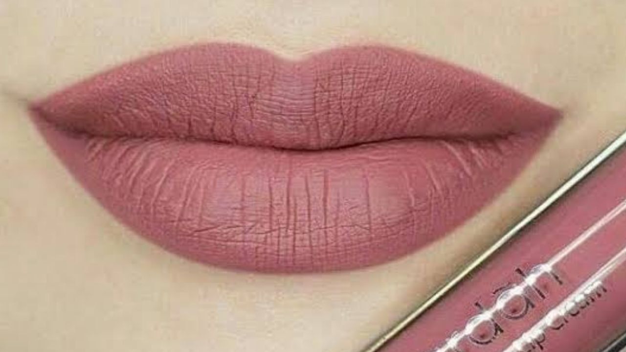 7 Warna Lipstik yang Membuat Wajah Cerah dan Tampak Lebih Segar