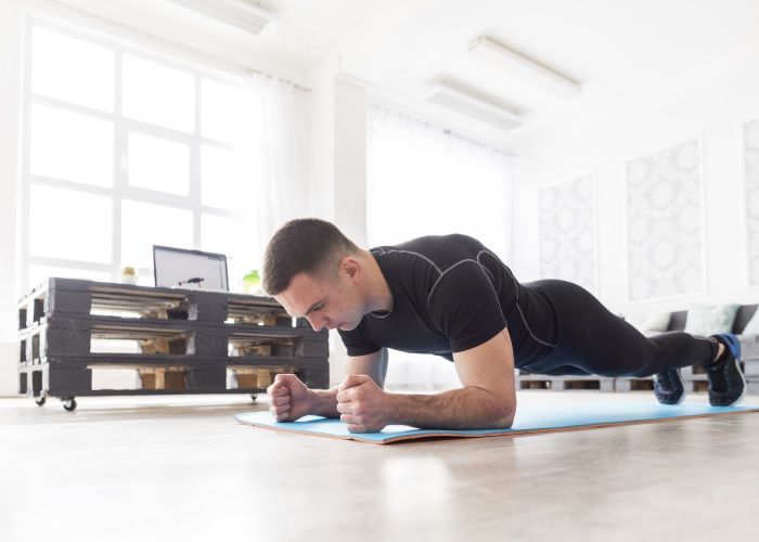 7 Teknik Ampuh agar Plank Lebih Konsisten dan Tidak Tremor