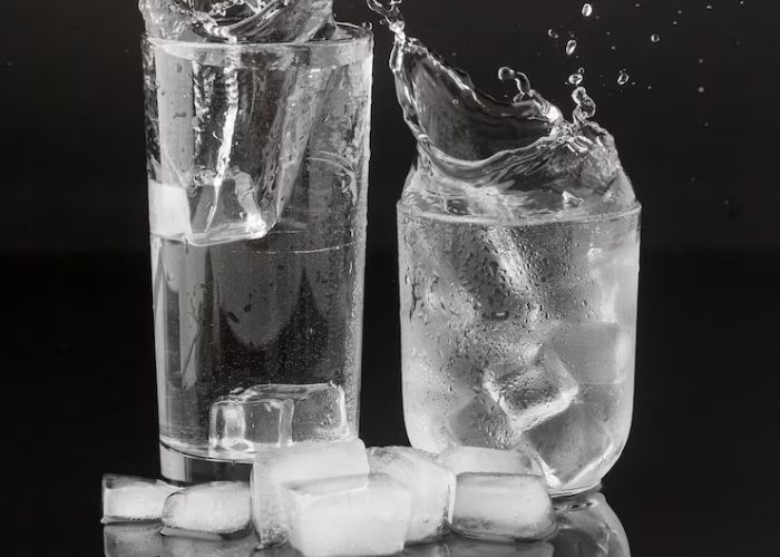 Bolehkah Langsung Minum Air Es saat Buka Puasa? Ini Penjelasan yang Jarang Diketahui