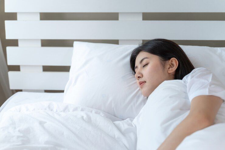 Makanan dan Minuman yang Bisa Membantu Tidur Nyenyak, Apa Saja?