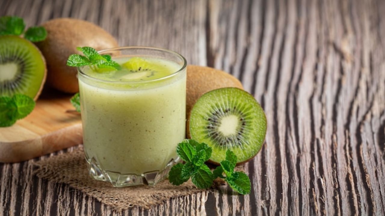 7 Manfaat Minum Jus Kiwi, Baik untuk Kulit hingga Pencernaan