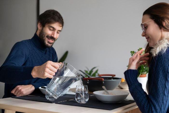 7 Cara Efektif Agar Tidak Lupa Minum Air Putih Setiap Hari