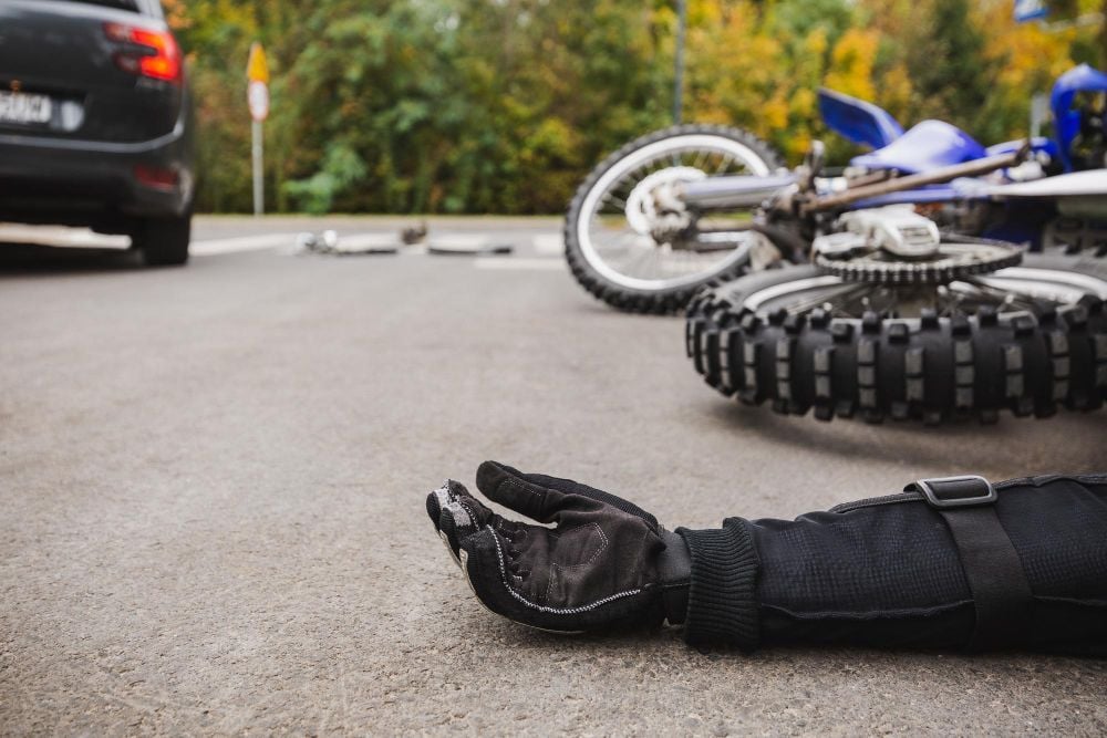 Pemotor Lawan Arah Jadi Sebab Wuling EV Tabrak Gerobak Mi Ayam Hingga Porak Poranda di Jaksel