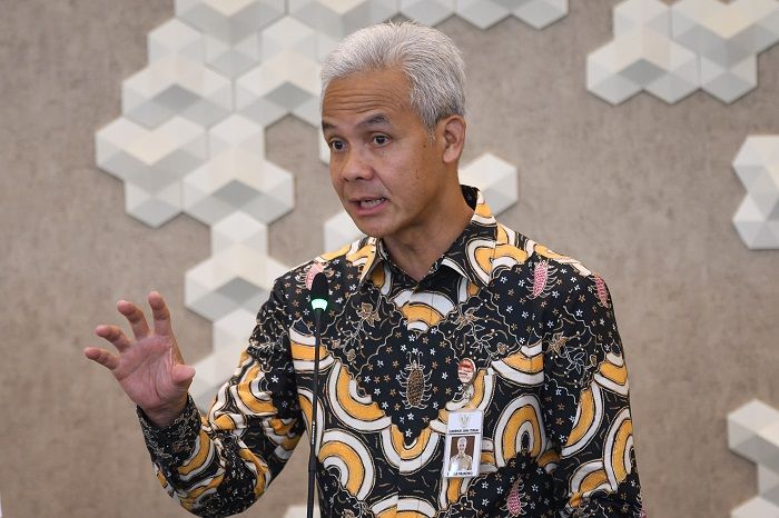 Ganjar Pranowo Beri Bantuan Air Bersih Gratis untuk Warga Kurang Mampu di Banjarnegara