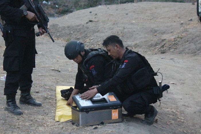 Jibom Gegana Brimob Polda Sulsel Ledakkan Mortir di Parepare, Ditemukan Warga di Laut