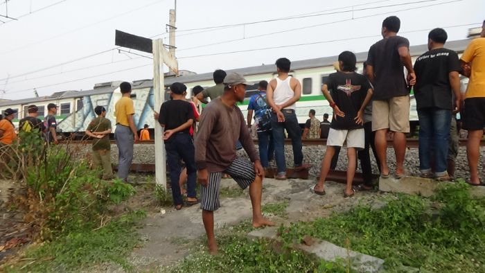 Horor! Seorang Pria Tertabrak Kereta Api dan Terseret hingga Ratusan Meter