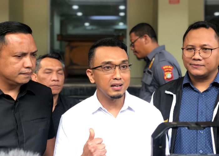 Didampingi Kuasa Hukum, Jubir TPN Aiman Witjaksono Penuhi Panggilan Pemeriksaan di Polda Metro
