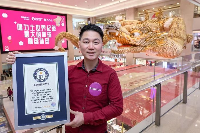 Ciptakan Patung Balon Naga Raksasa, Seniman asal Hongkong Pecahkan Rekor Dunia