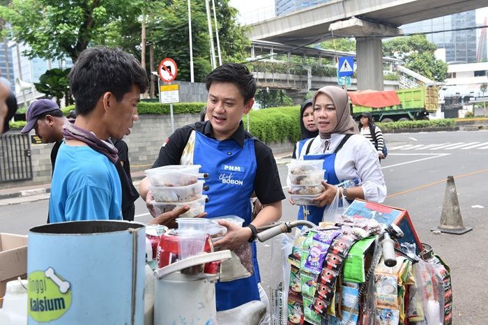 PNM Berbagi 1.000 Makanan Kolaborasi bareng Bobon Santoso