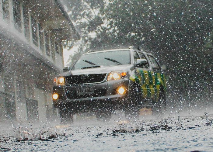 Awas, Ini 5 Bahaya Aquaplaning yang Mengintai Pengendara di Musim Hujan yang Harus Kamu Pahami!