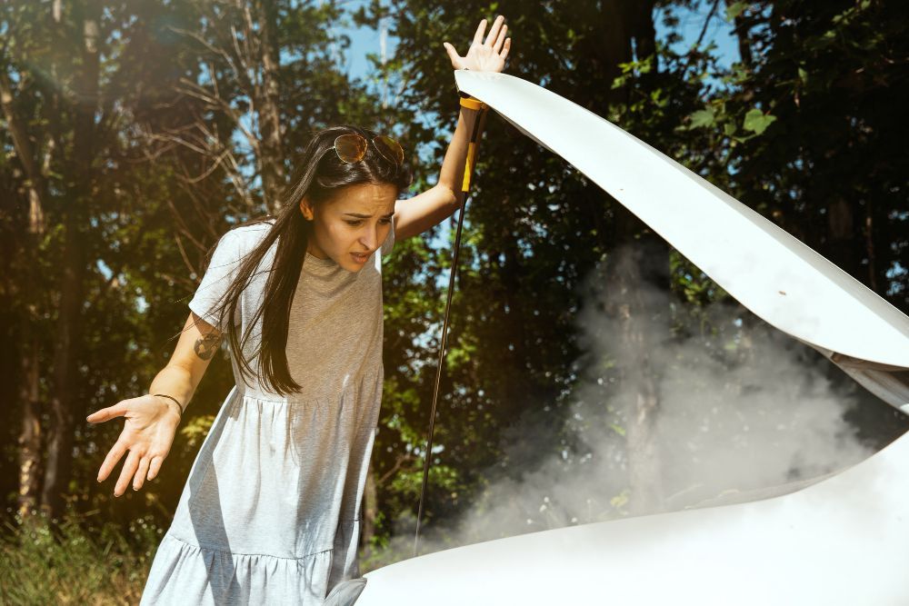 8 Tips Aman Mengatasi Mobil Overheat Saat Berkendara