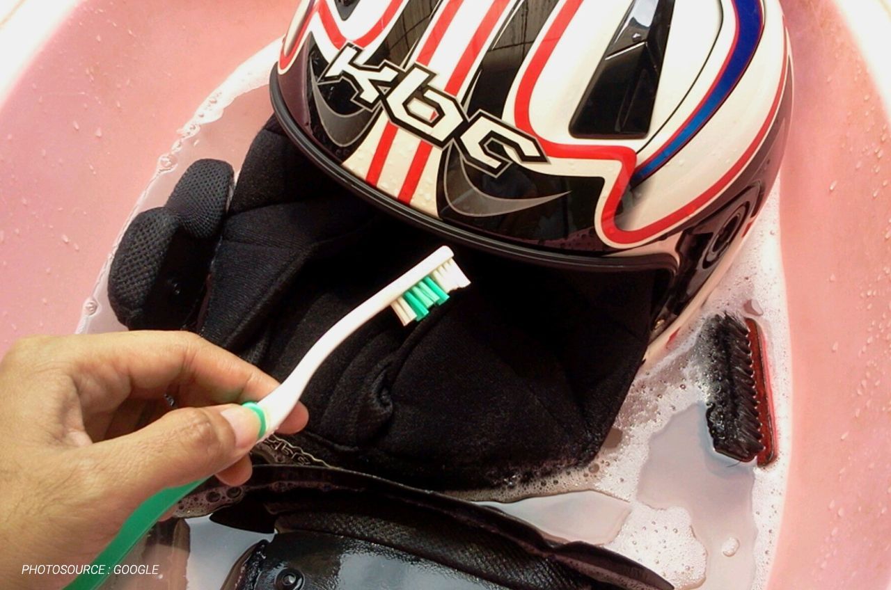 5 Cara Merawat Helm Supaya Gak Bau Apek meski Dipakai Setiap Hari, Wajib Simak!