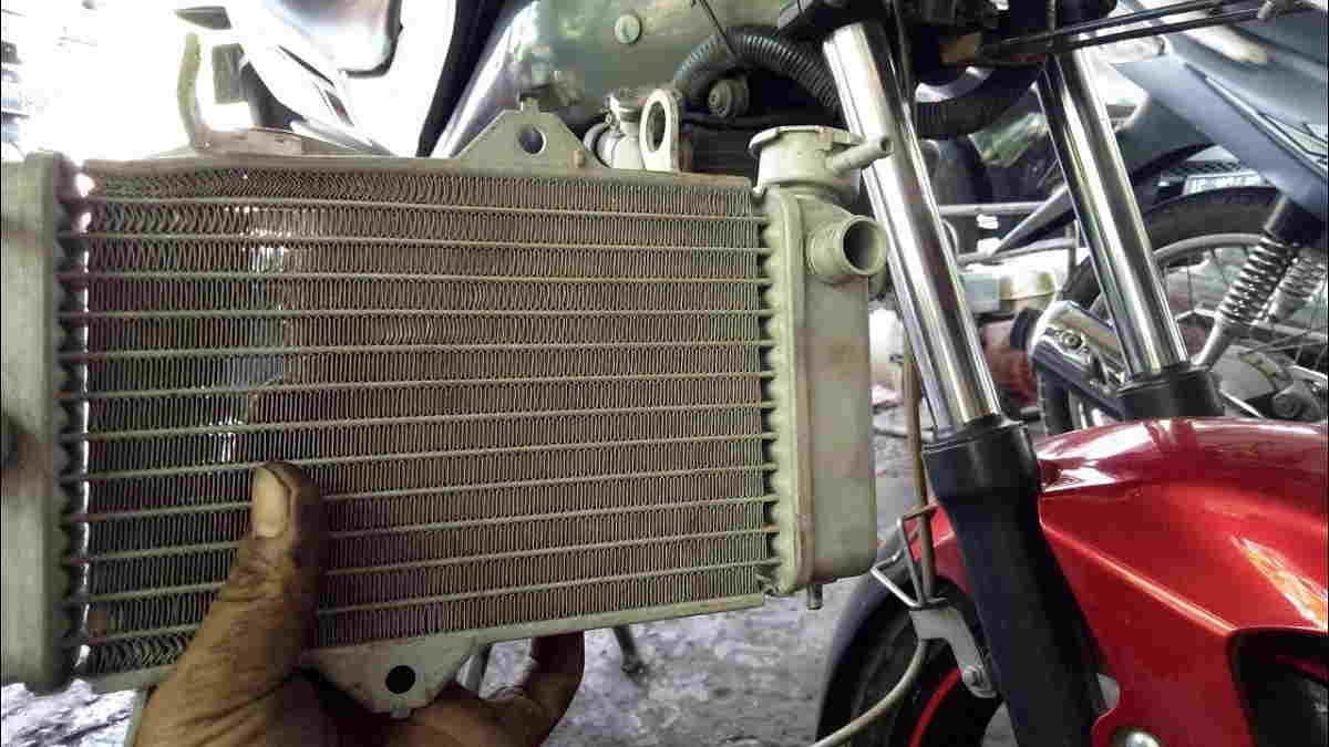 Penyebab Radiator Motor Bocor dan Cara Mengatasinya dengan Mudah