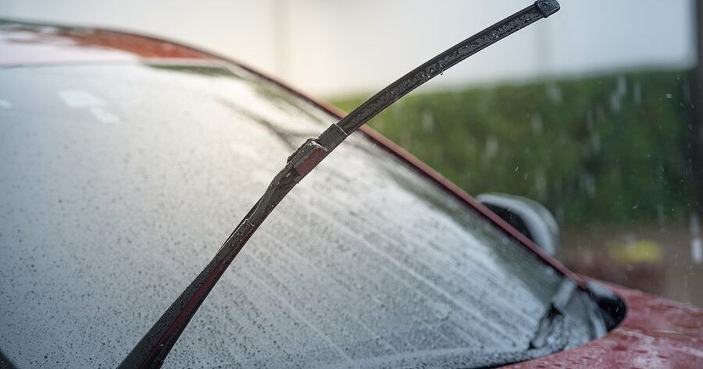 Masuk Musim Hujan, Kenali 5 Kerusakan Wiper Mobil yang Sering Terjadi dan Harus Kamu Ketahui!