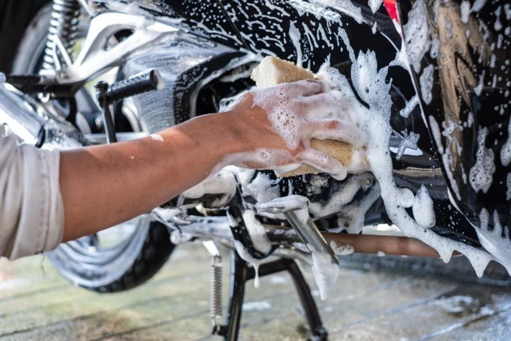 5 Cara Mudah Menjaga Cat Mobil Supaya Tetap Mengkilat, Apa Saja yang Harus Dilakukan?