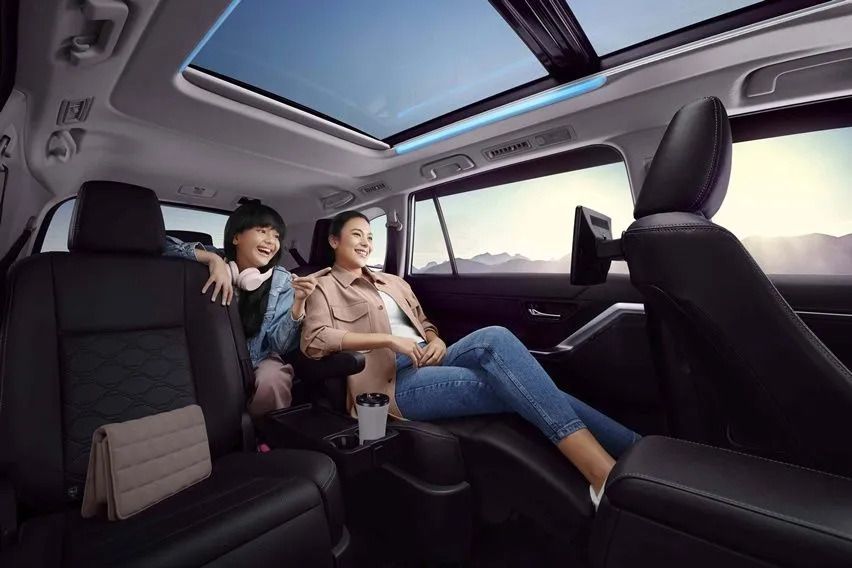 5 Cara Merawat Interior Innova Zenix Hybrid Supaya Tetap Bersih dan Berasa Premium