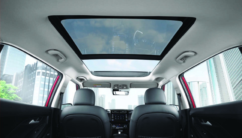 Kenali Perbedaan Sunroof dan Panoramic Roof yang Sering Tertukar, Ini Lho Bedanya!