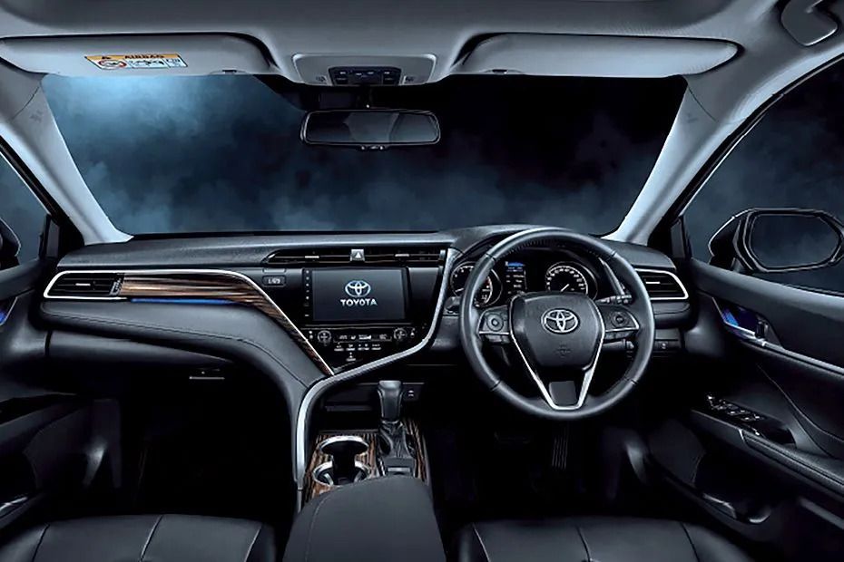 Mengulik 5 Kelebihan Toyota Camry HEV Terbaru yang Tampil Mewah dan Berwibawa!