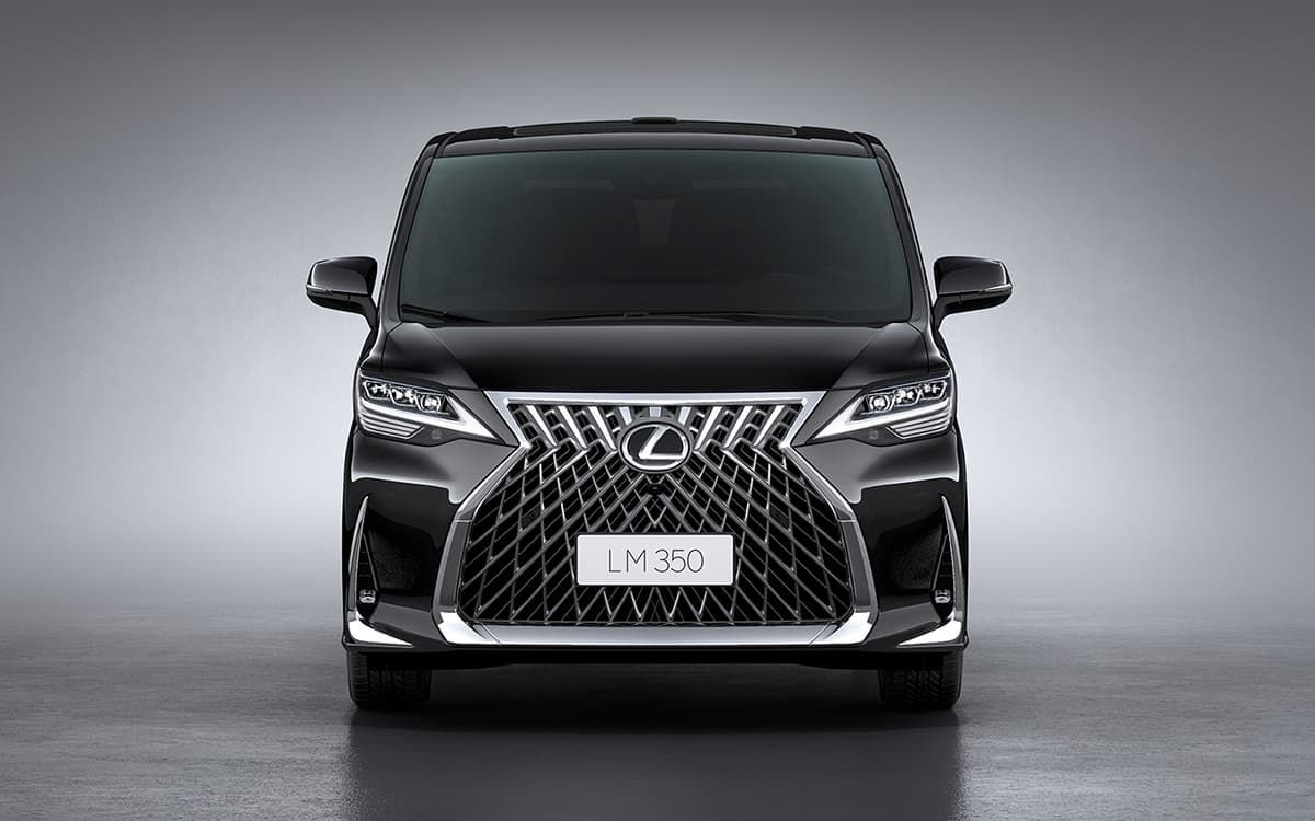 Berapa Harga Lexus LM350 Terbaru 2025? Intip Harga dan Keunggulan Saudara Alphard Ini!