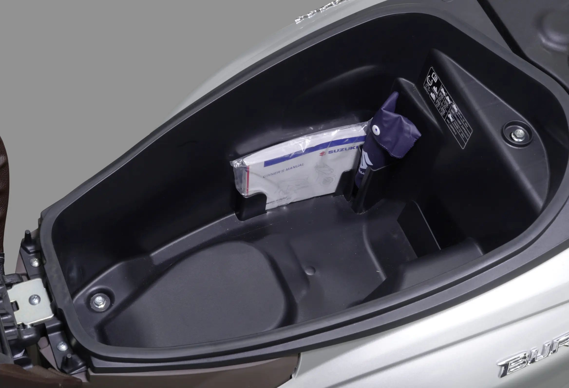 8 Motor Matic Bagasi Besar, Muat Helm Full Face