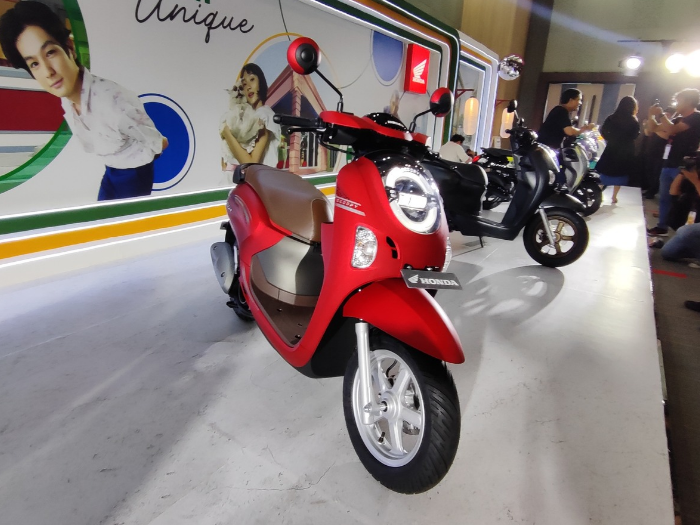 5 Perbandingan Honda Beat Deluxe vs Scoopy Prestige, Mending Mana di Harga Rp20 Jutaan?