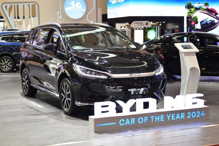 Mobil Listrik BYD M6 Siap Dibawa Mudik, Ini Fitur Unggulan yang Bikin Nyaman di Perjalanan!