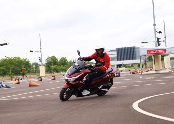 5 Kelebihan Honda PCX 160 Roadsync Terbaru 2025: Motor Matic dengan Konektivitas Canggih!
