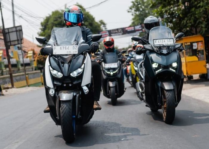 5 Cara Aman Kemudikan Motor Matic di Tanjakan Curam yang Harus Kamu Kuasai!