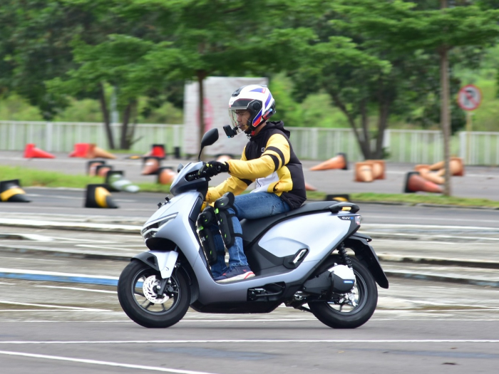 5 Kelebihan Motor Listrik Honda CUV:e Roadsync Duo Terbaru 2025: Siap Jadi Motor Harian yang Praktis