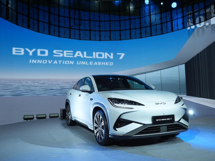 Harga BYD Sealion 7 Performance Dibanderol 719 Jutaan, Seberapa Layak Mobil Sedan Listrik Ini?