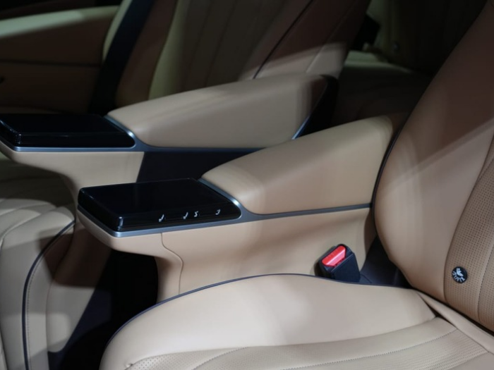 Intip Kemewahan Interior BYD Denza D9 Terbaru 2025 yang Bikin Serasa di Hotel Bintang 5 Berjalan!