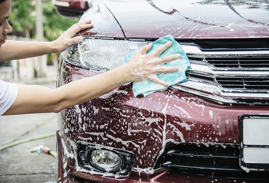 Jangan Langsung Cuci Mobil Setelah Dipakai, Ini 3 Bahaya yang Mengintai!
