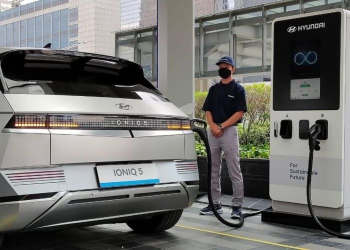 Hemat atau Boros? Ini Perbandingan Biaya Mudik Mobil Listrik vs Mobil Bensin