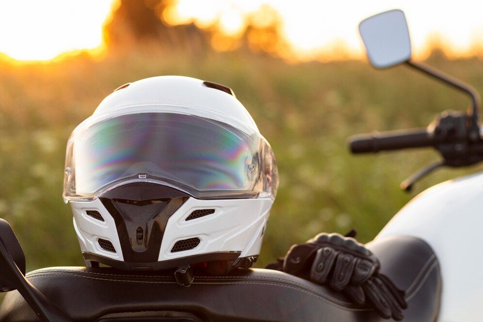 Apakah Helm Bisa Kedaluwarsa? Begini Cara Mengenali dan Merawatnya