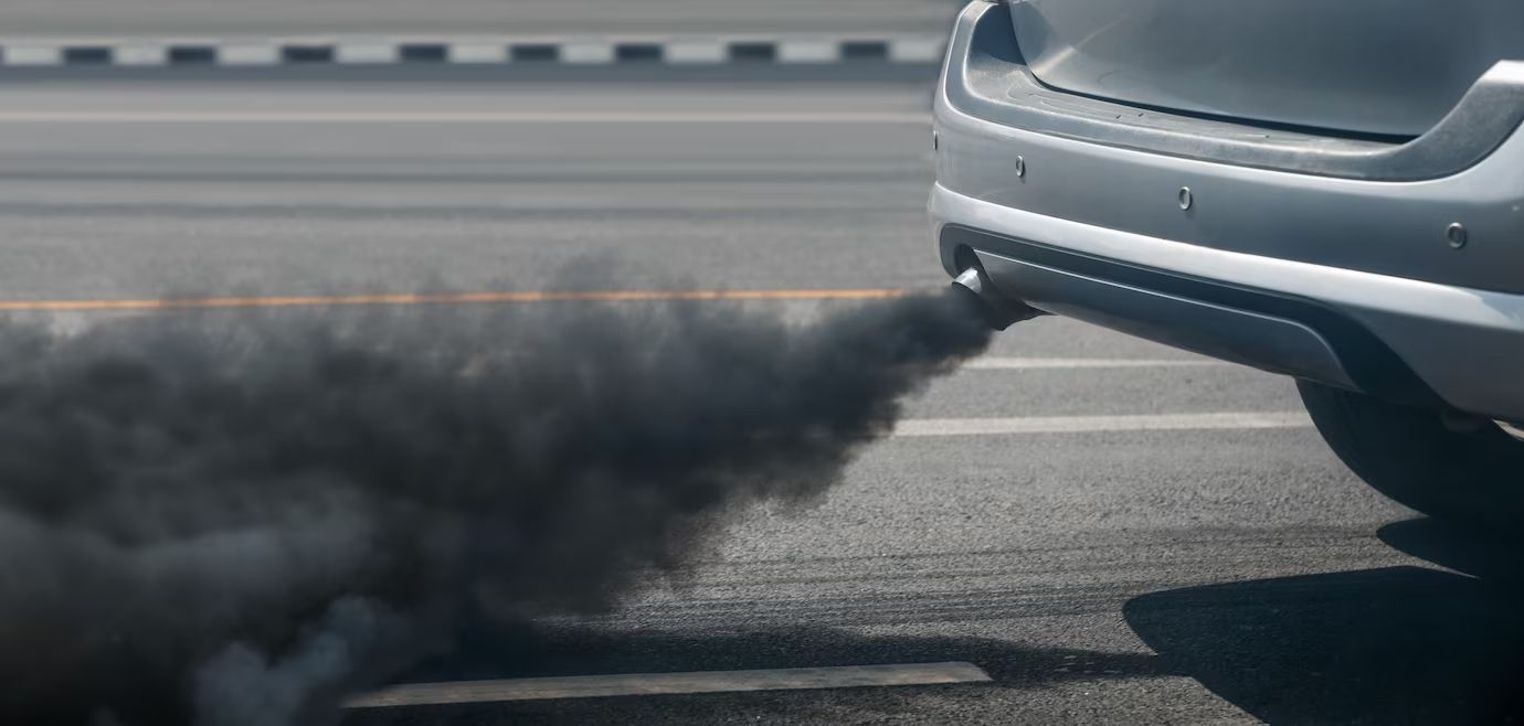 Kenapa Knalpot Mobil Mengeluarkan Asap Hitam? Simak Penjelasan dan Cara Mengatasinya!