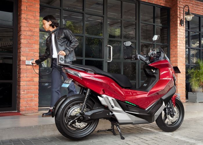 Baru Beli Motor Listrik? Ini 5 Hal yang Harus Kamu Perhatikan, Beda Sama Mesin Bensin!