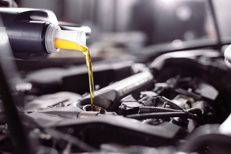 4 Masalah Fatal yang Bisa Terjadi jika Oli Mobil Jarang Diganti