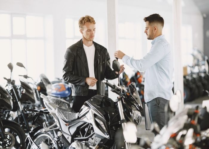 Panduan Cerdas Buat Kamu Beli Motor Pakai Promo DP atau Cicilan Ringan, Mana yang Paling Pas?