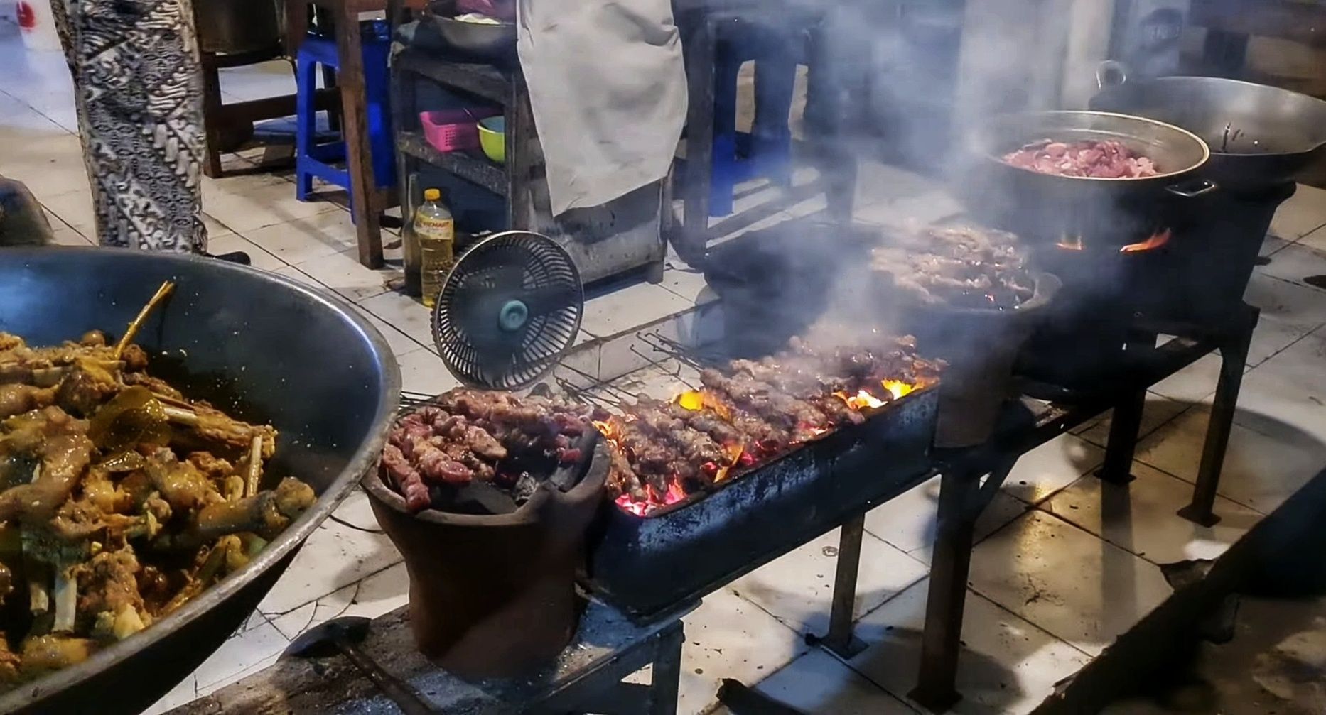 Sate Klathak Pak Bari, Ditusuk Pakai Besi Kelezatanya Bikin Orang Rela Antre